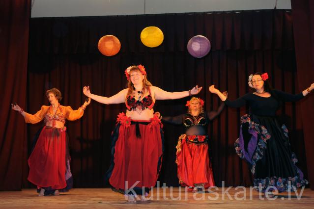 Austrumu deju grupa "Džlila"